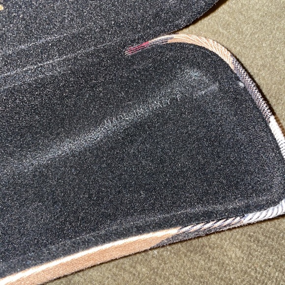 Burberry Sunglasses Checked Case ❤️ - Picture 4 of 5